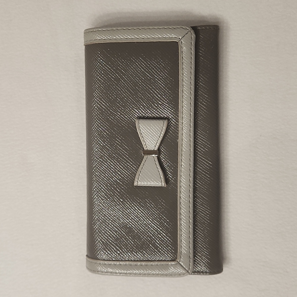 UnbrandedGray and White Bow Wallet Great Condition